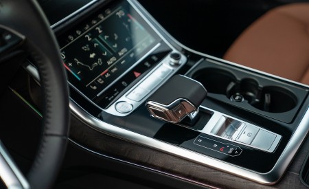 2020 Audi Q7 (US-Spec) Central Console Wallpapers 450x275 (32)