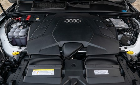 2020 Audi Q7 (US-Spec) Engine Wallpapers 450x275 (27)