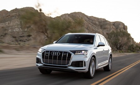 2020 Audi Q7 (US-Spec) Front Three-Quarter Wallpapers 450x275 (2)