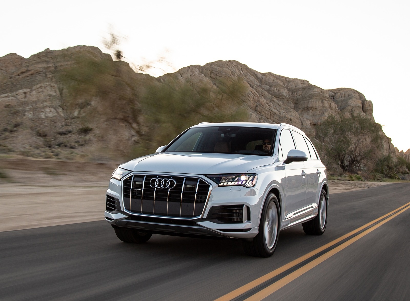 2020 Audi Q7 (US-Spec) Front Three-Quarter Wallpapers #2 of 54