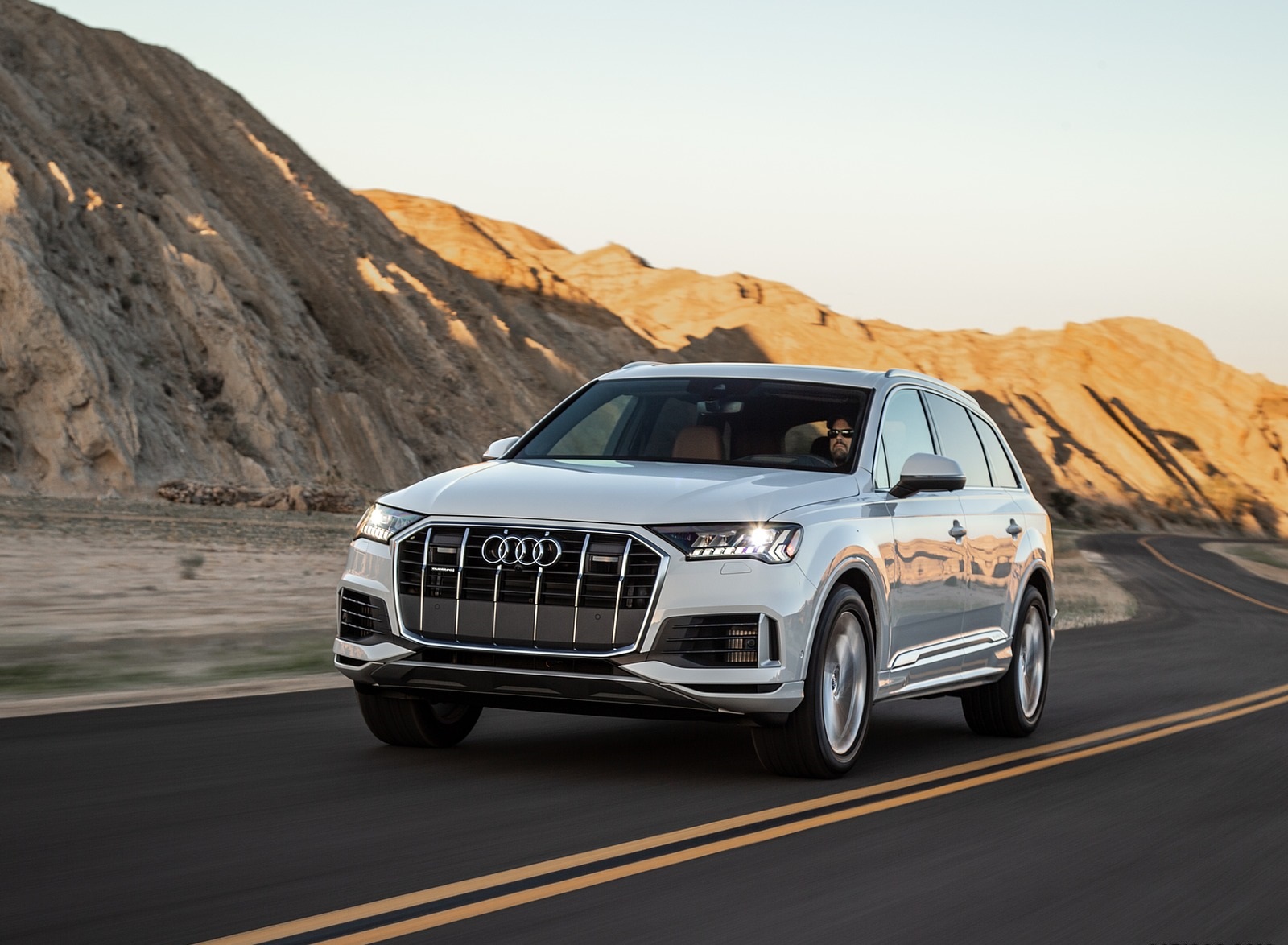 2020 Audi Q7 (US-Spec) Front Three-Quarter Wallpapers (3)