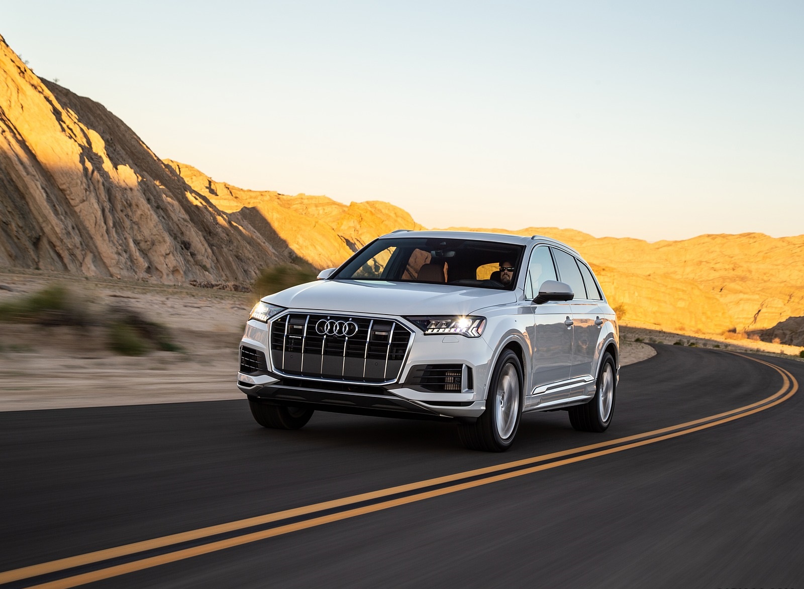 2020 Audi Q7 (US-Spec) Front Three-Quarter Wallpapers (4)