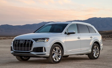 2020 Audi Q7 (US-Spec) Front Three-Quarter Wallpapers 450x275 (14)