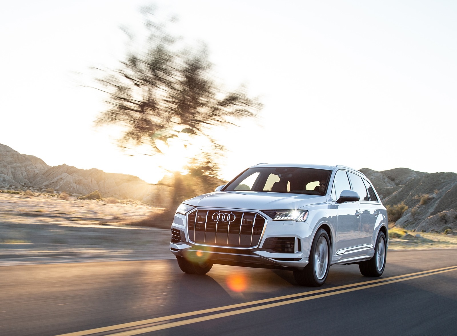 2020 Audi Q7 (US-Spec) Front Three-Quarter Wallpapers #6 of 54