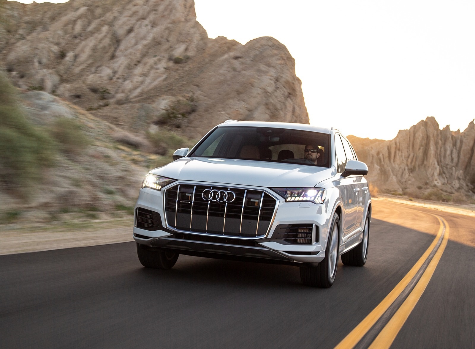 2020 Audi Q7 (US-Spec) Front Wallpapers (1)