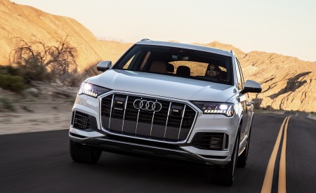 2020 Audi Q7 (US-Spec) Front Wallpapers 450x275 (7)