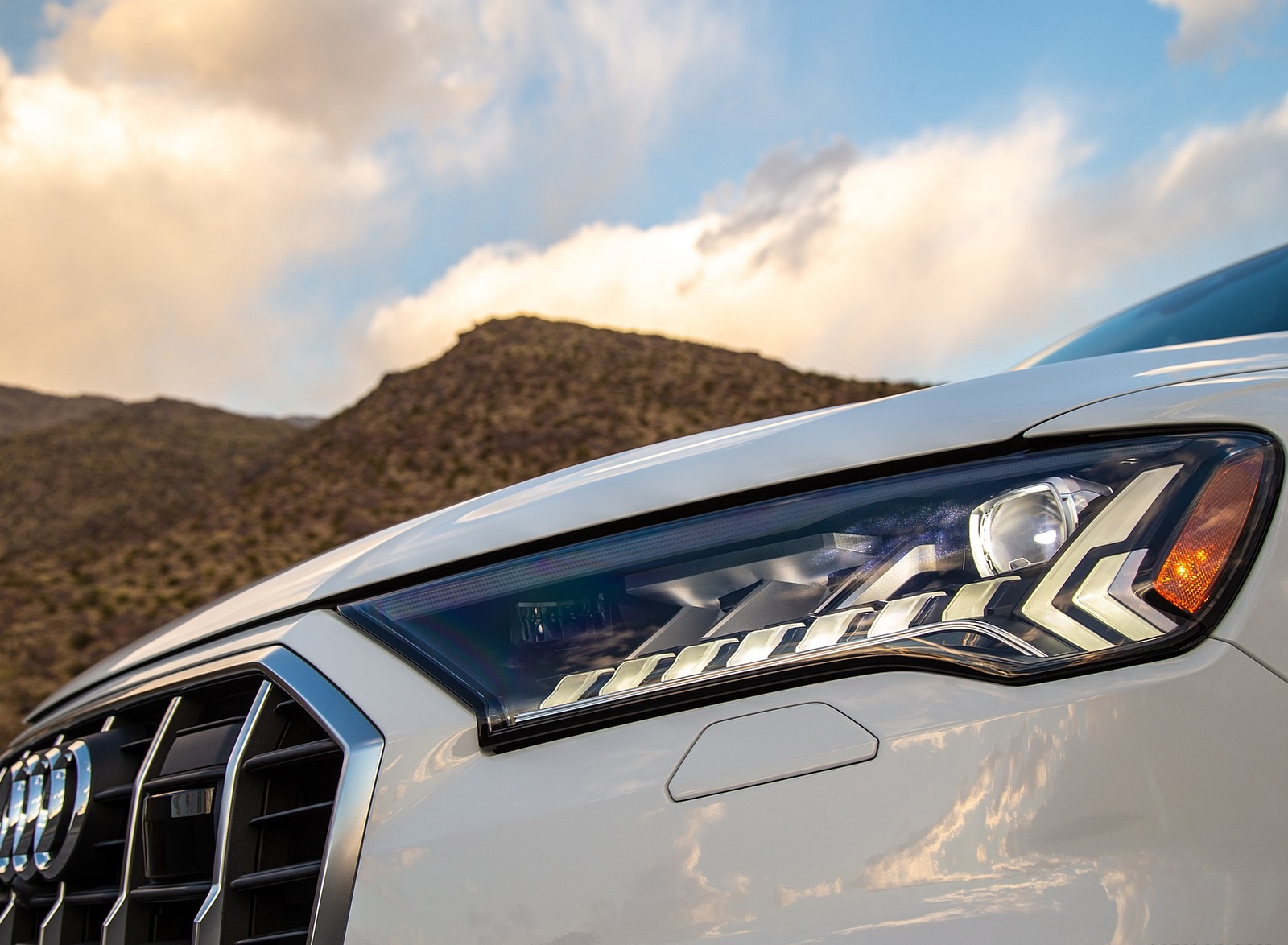 2020 Audi Q7 (US-Spec) Headlight Wallpapers #25 of 54