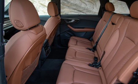 2020 Audi Q7 (US-Spec) Interior Rear Seats Wallpapers 450x275 (37)