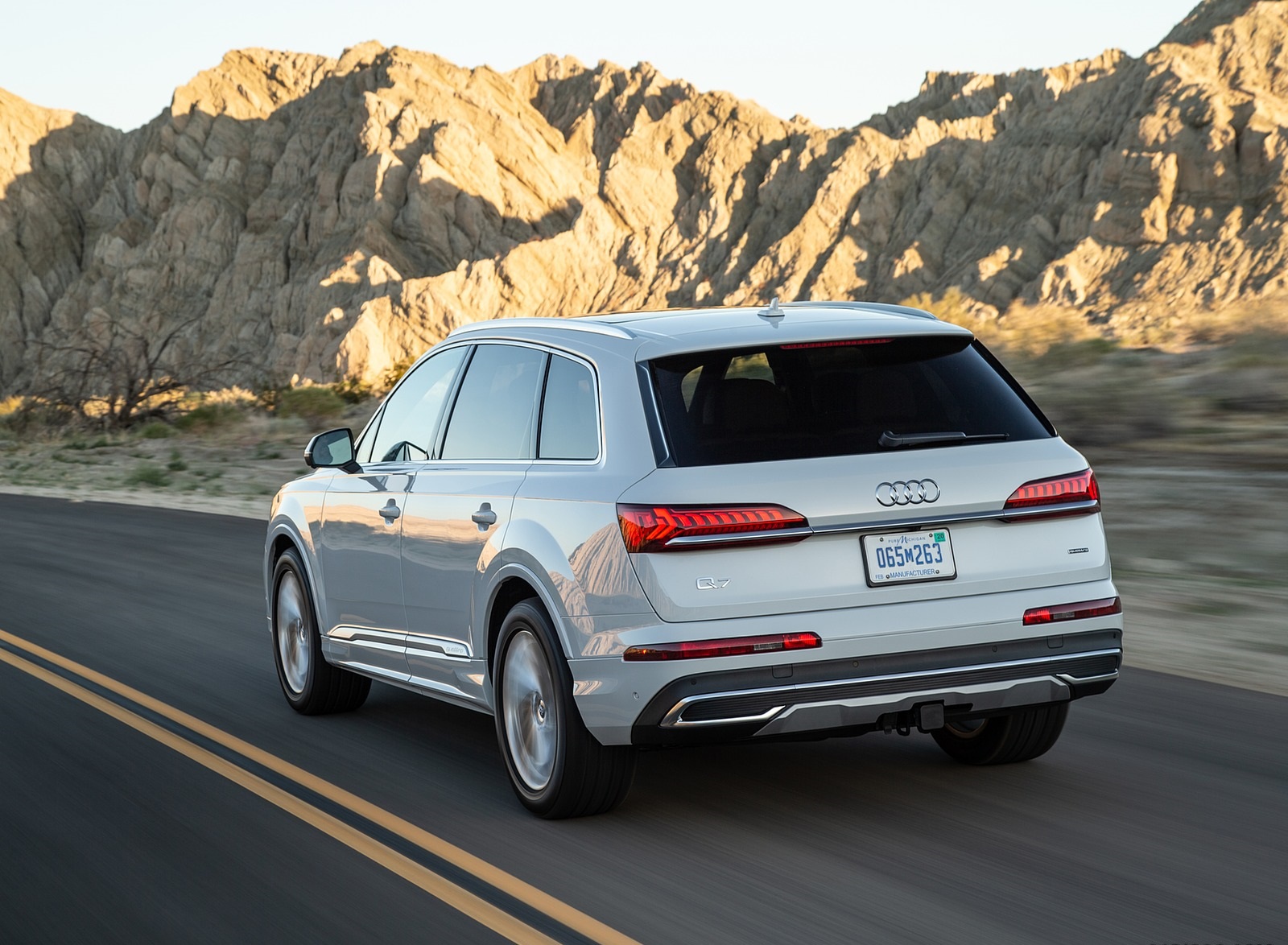 2020 Audi Q7 (US-Spec) Rear Three-Quarter Wallpapers (9)