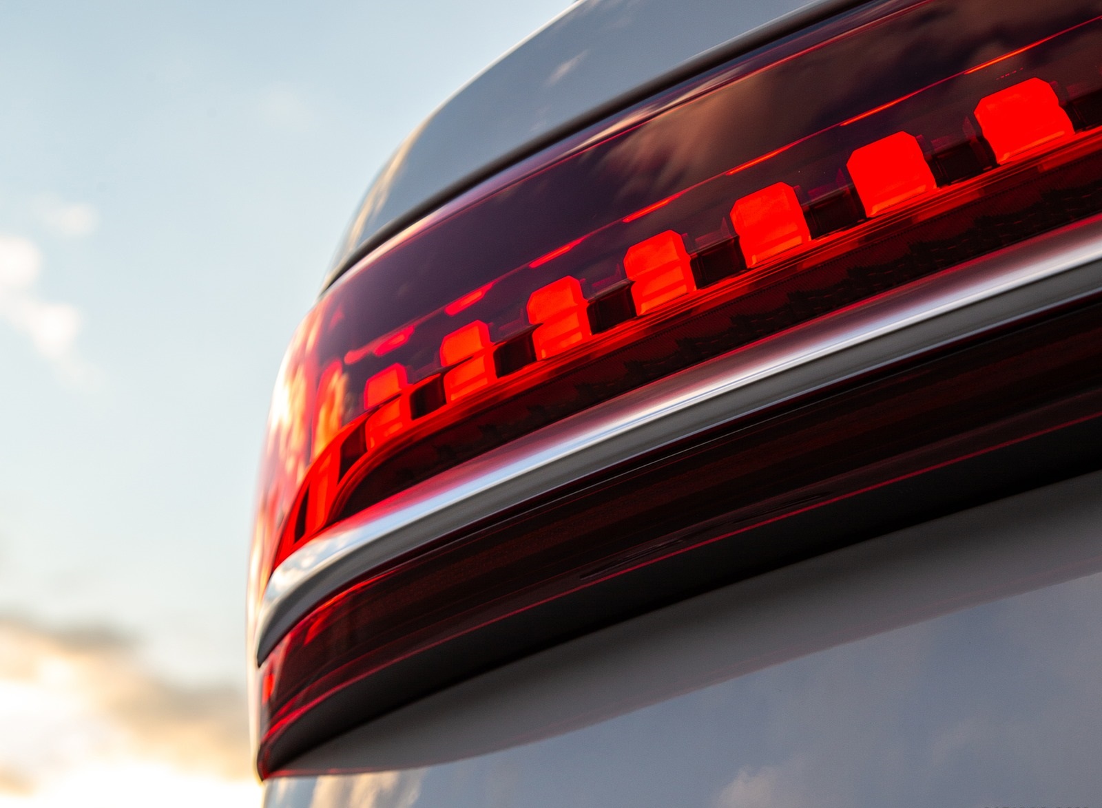 2020 Audi Q7 (US-Spec) Tail Light Wallpapers #23 of 54
