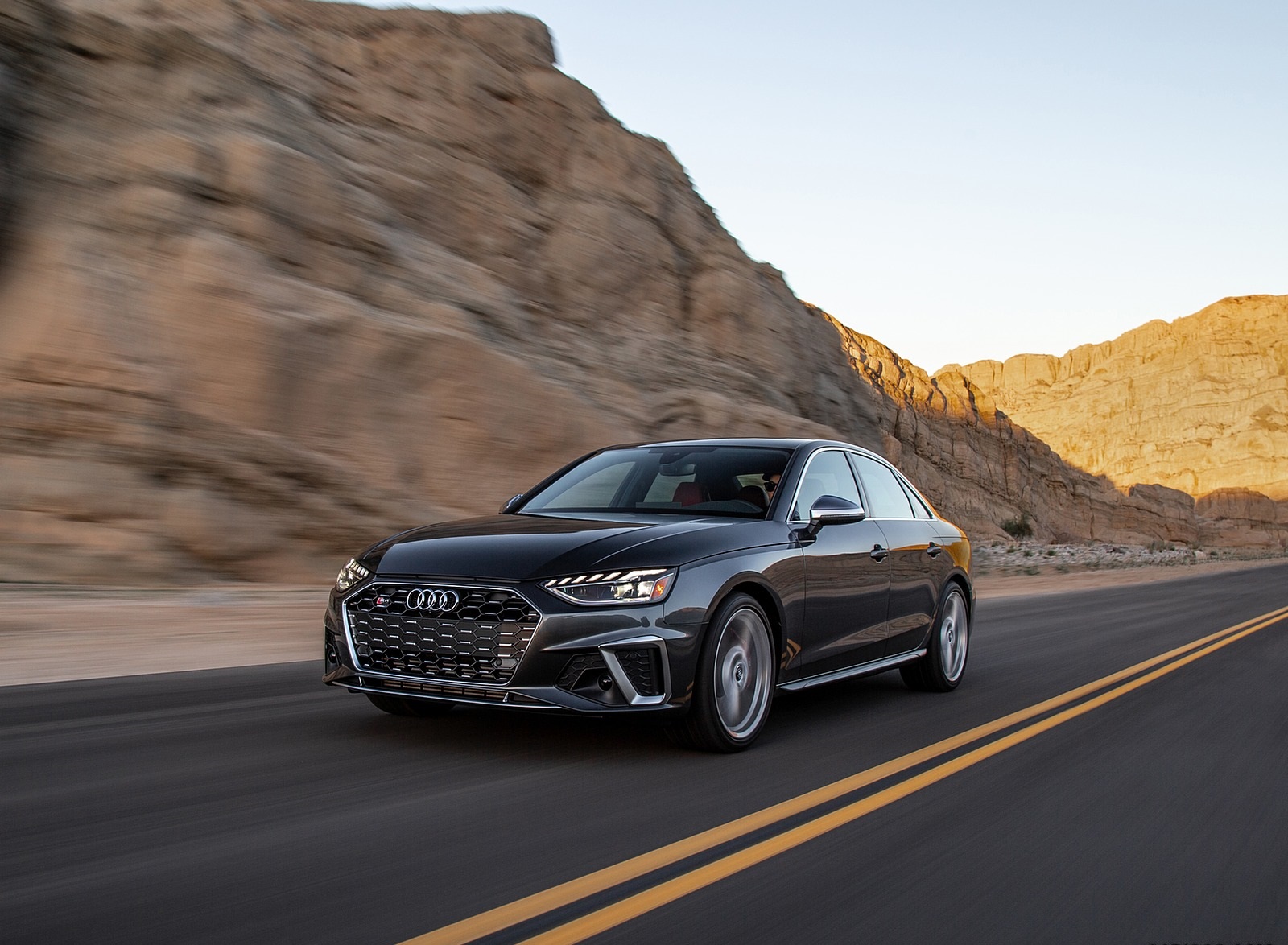 2020 Audi S4 (US-Spec) Front Three-Quarter Wallpapers (4)