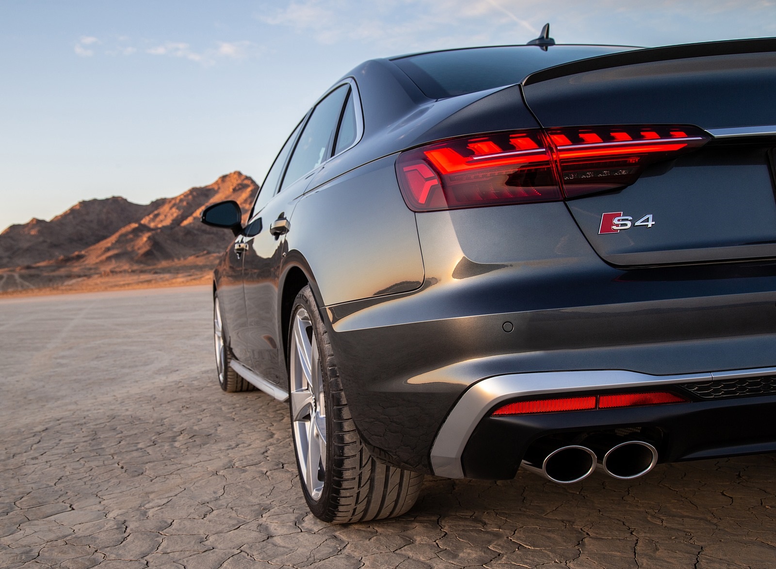 2020 Audi S4 (US-Spec) Tail Light Wallpapers #35 of 53