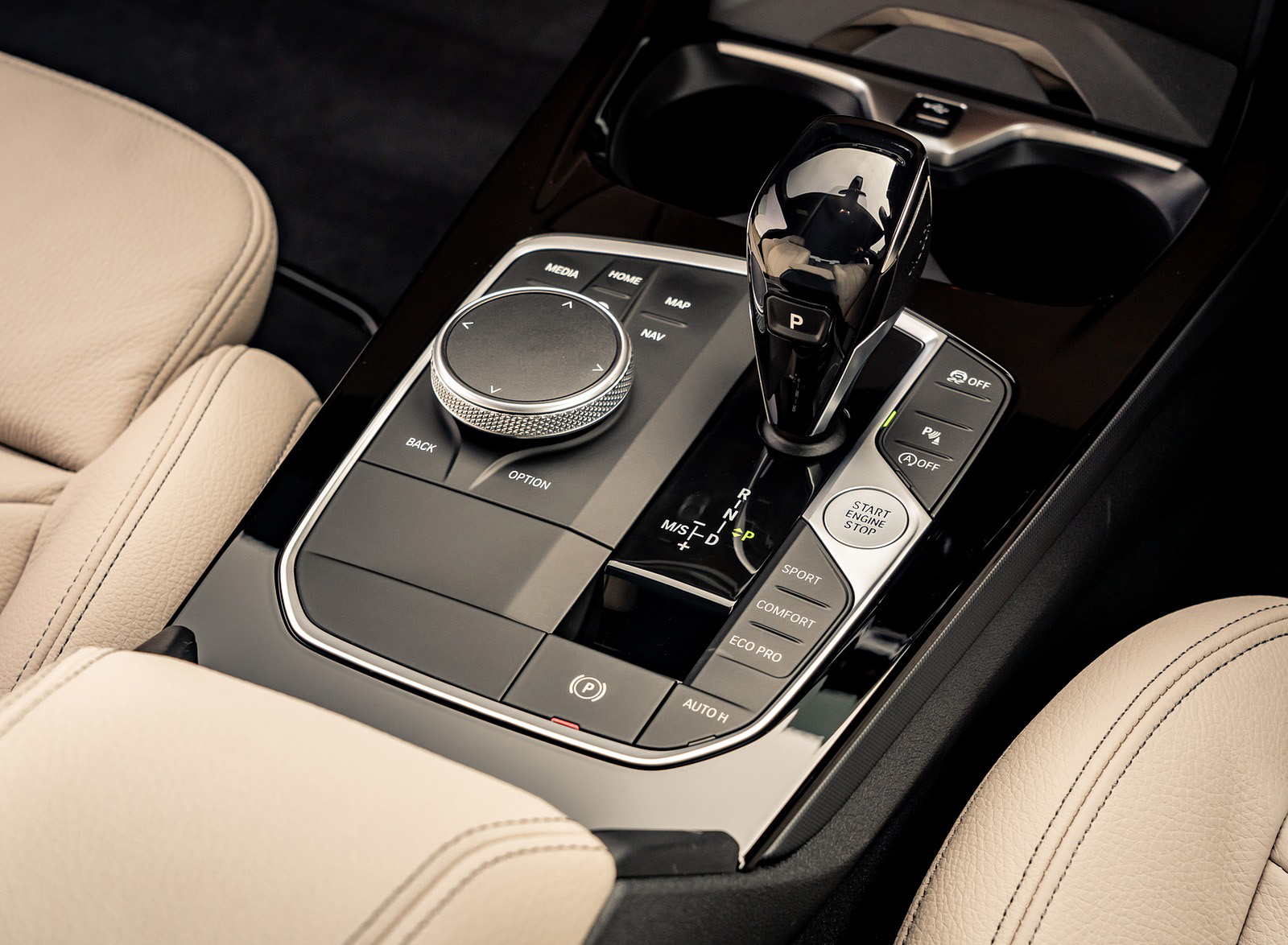 2020 BMW 2 Series 218i Gran Coupe (UK-Spec) Central Console Wallpapers #34 of 88