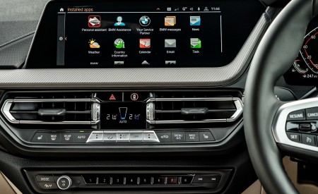 2020 BMW 2 Series 218i Gran Coupe (UK-Spec) Central Console Wallpapers 450x275 (37)