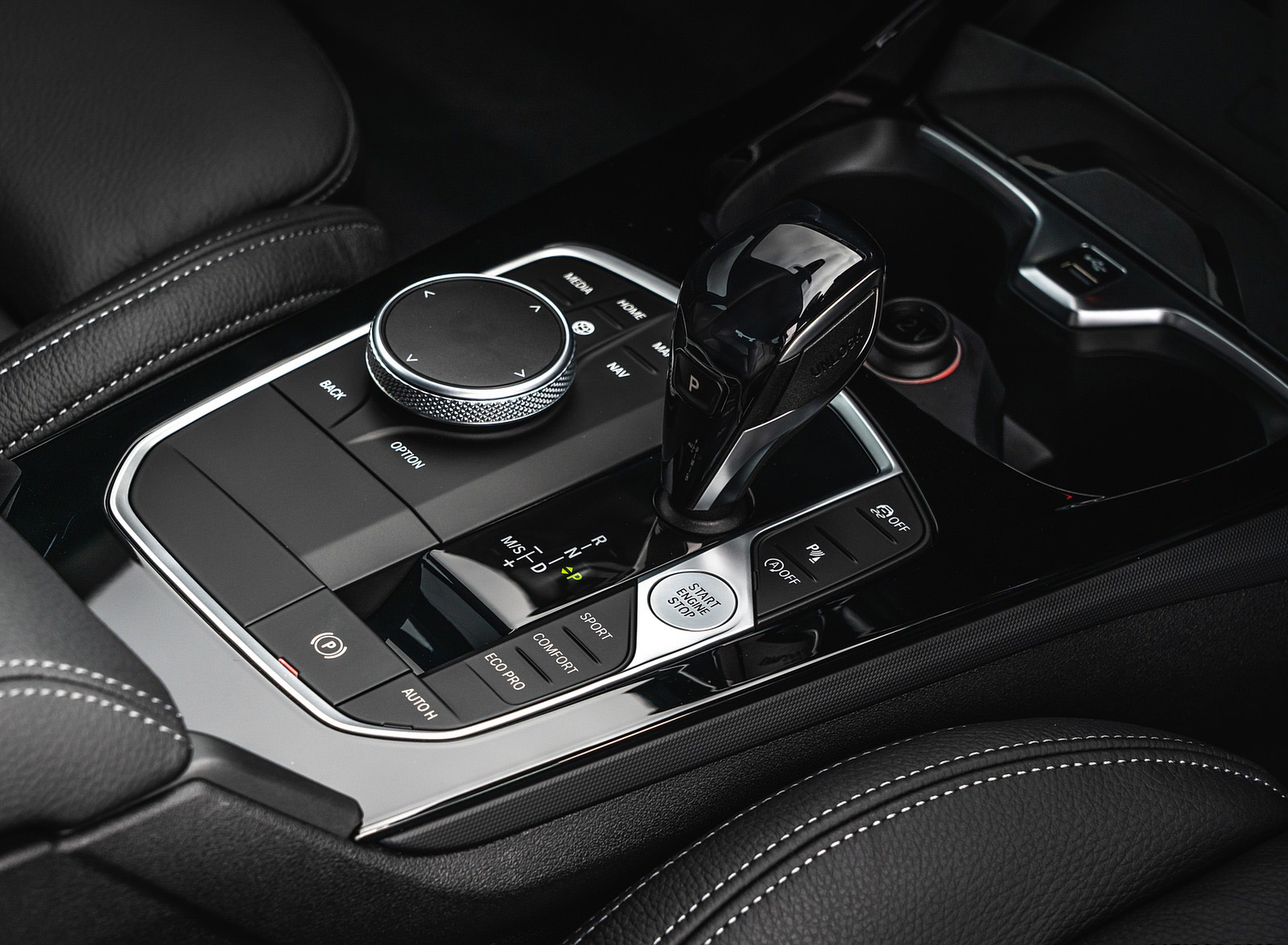 2020 BMW M235i Gran Coupe (UK-Spec) Central Console Wallpapers #78 of 88