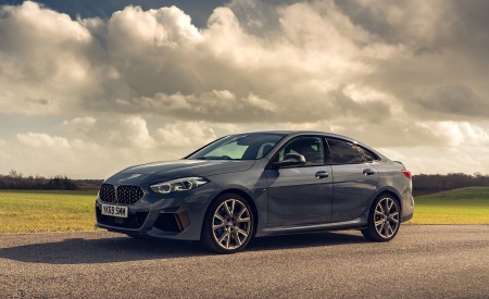 2020 BMW M235i Gran Coupe (UK-Spec) Front Three-Quarter Wallpapers 450x275 (52)