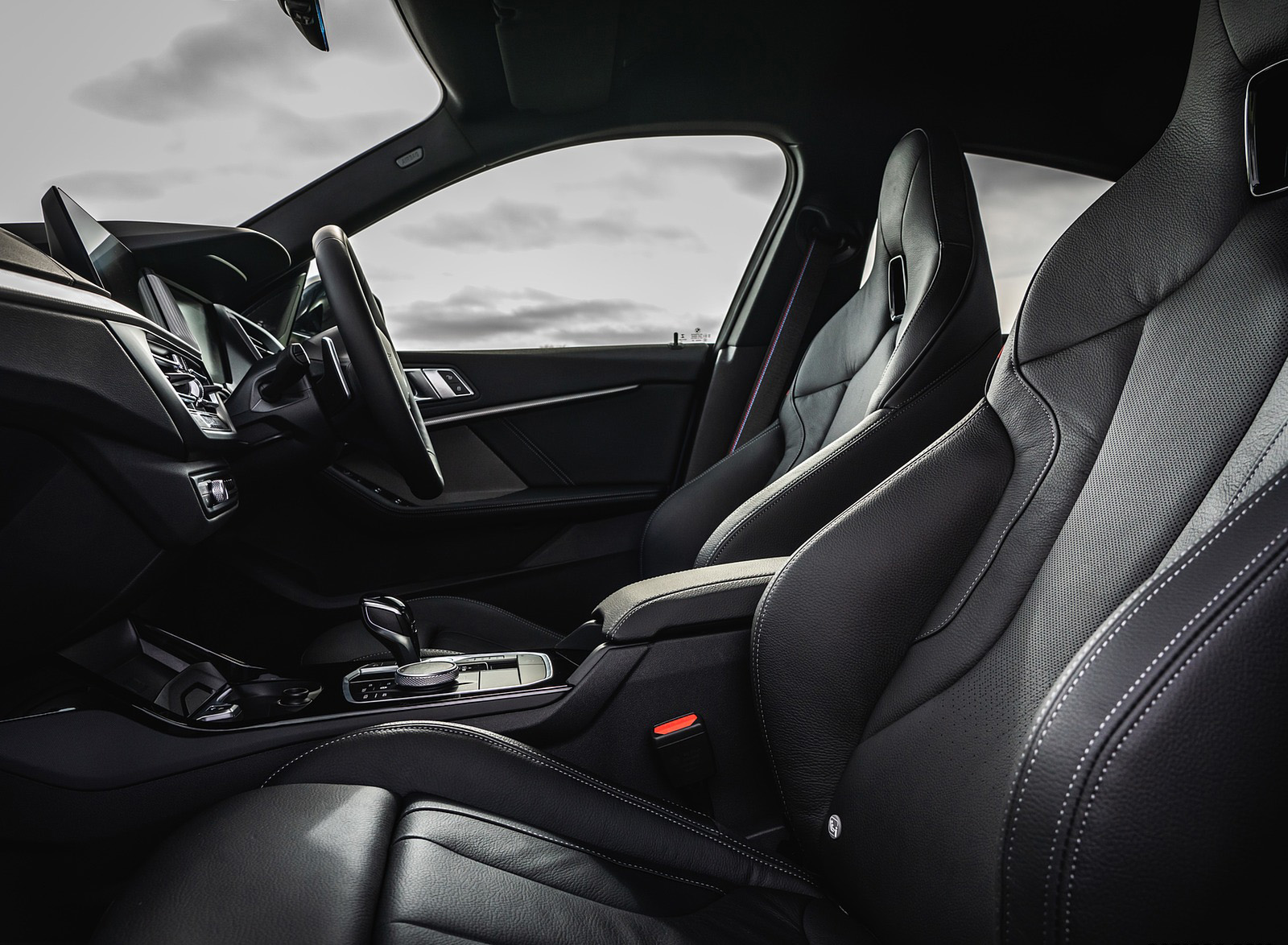 2020 BMW M235i Gran Coupe (UK-Spec) Interior Front Seats Wallpapers #84 of 88