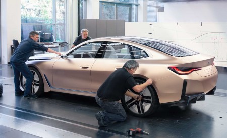 2020 BMW i4 Concept Making Of Wallpapers 450x275 (31)