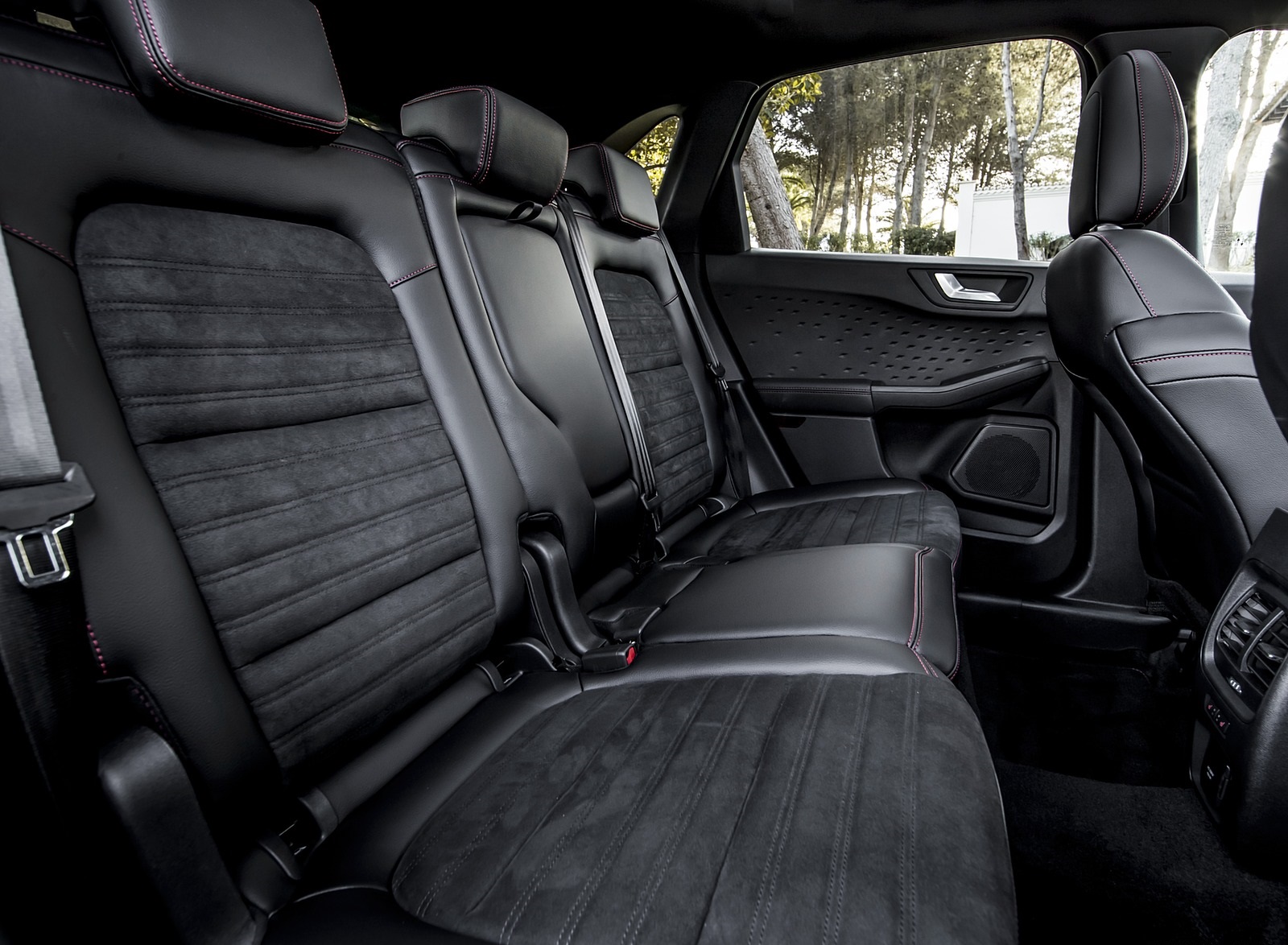 2020 Ford Kuga Hybrid ST-Line Interior Rear Seats Wallpapers #31 of 35