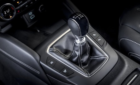 2020 Ford Kuga Hybrid Vignale Interior Detail Wallpapers 450x275 (17)