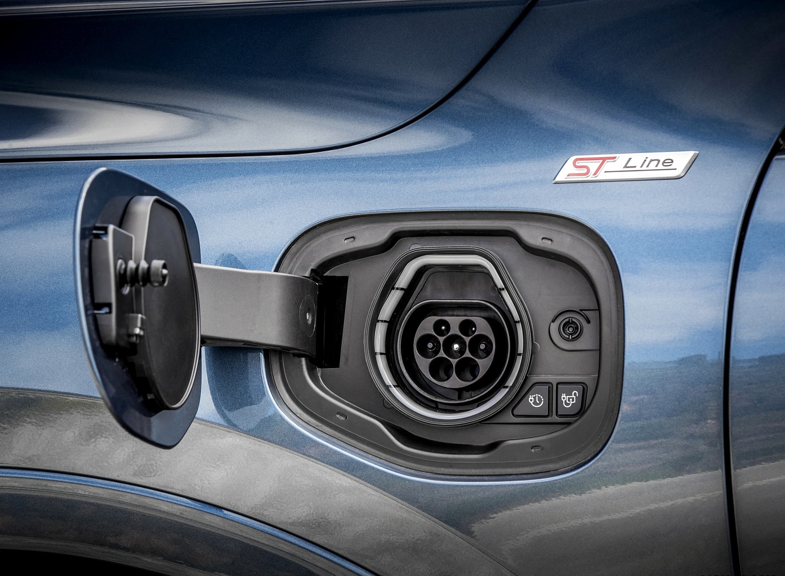 2020 Ford Kuga Plug-In Hybrid ST-Line Charging Port Wallpapers #17 of 57