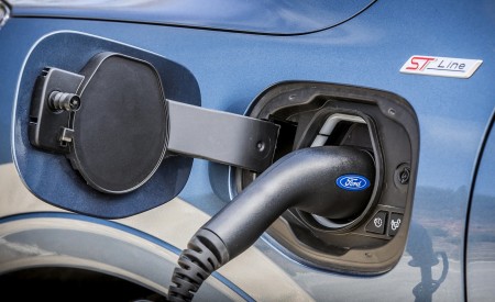 2020 Ford Kuga Plug-In Hybrid ST-Line Charging Wallpapers 450x275 (16)
