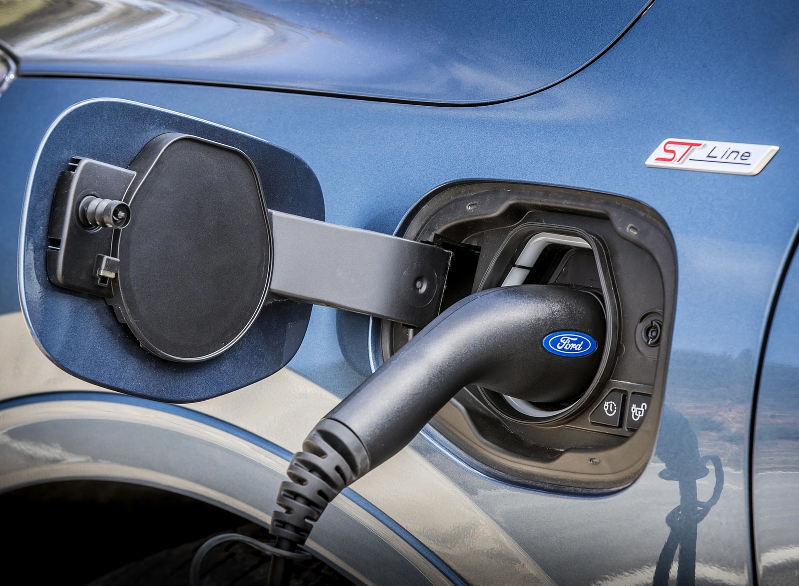 2020 Ford Kuga Plug-In Hybrid ST-Line Charging Wallpapers #16 of 57