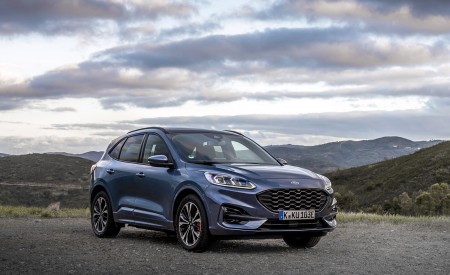 2020 Ford Kuga Plug-In Hybrid ST-Line Front Three-Quarter Wallpapers 450x275 (8)