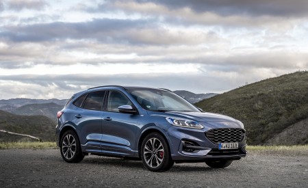2020 Ford Kuga Plug-In Hybrid ST-Line Front Three-Quarter Wallpapers 450x275 (9)