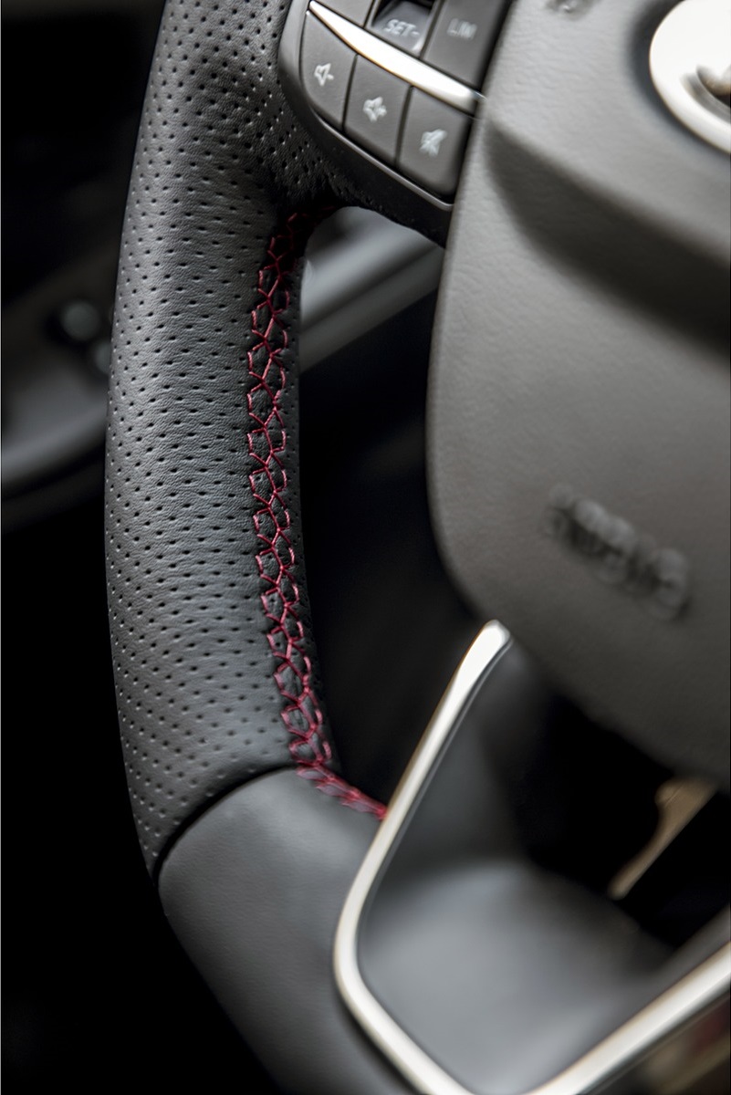 2020 Ford Kuga Plug-In Hybrid ST-Line Interior Steering Wheel Wallpapers #24 of 57