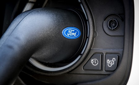 2020 Ford Kuga Plug-In Hybrid Vignale Charging Wallpapers 450x275 (14)
