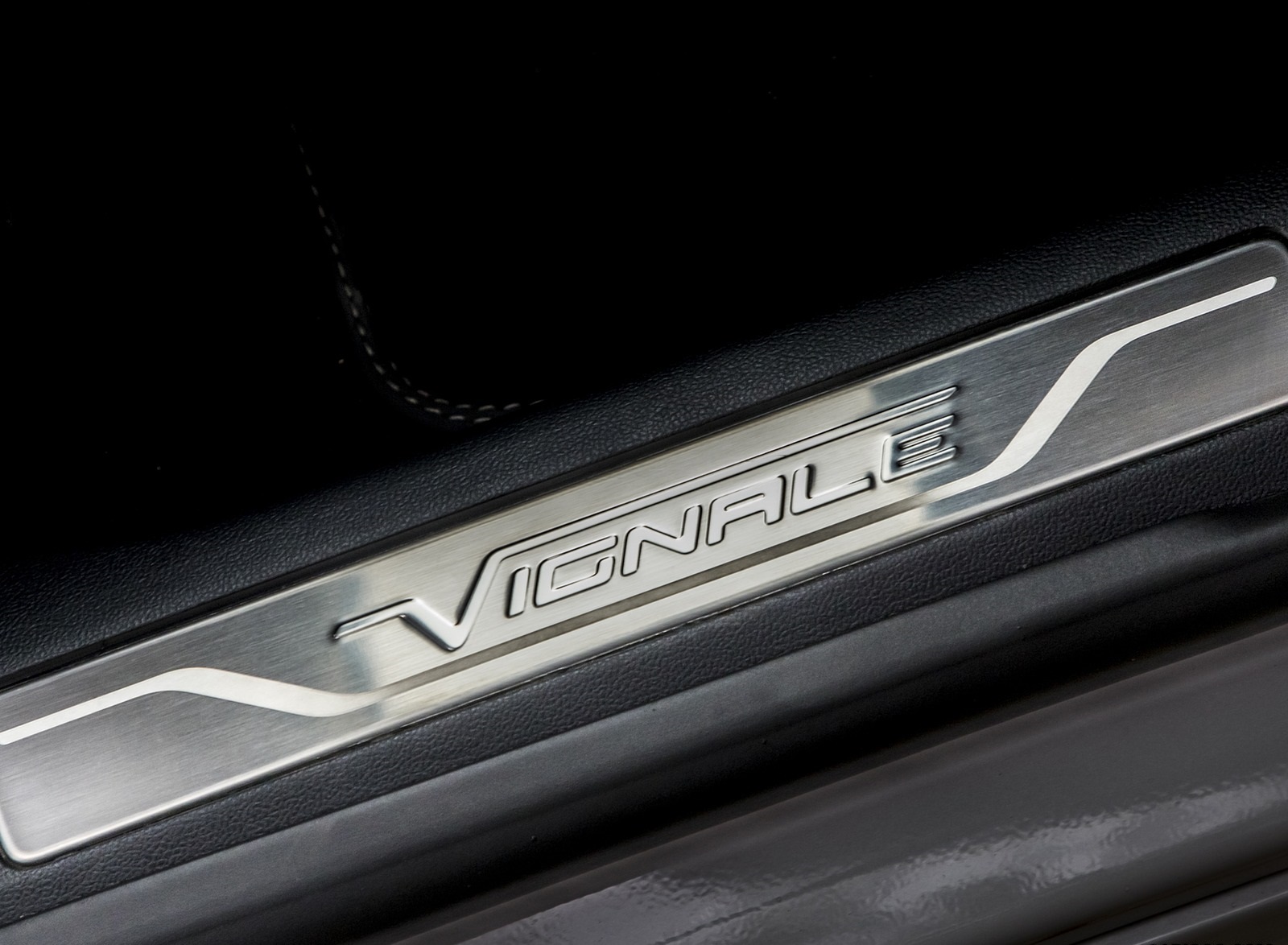 2020 Ford Kuga Plug-In Hybrid Vignale Door Sill Wallpapers #18 of 32