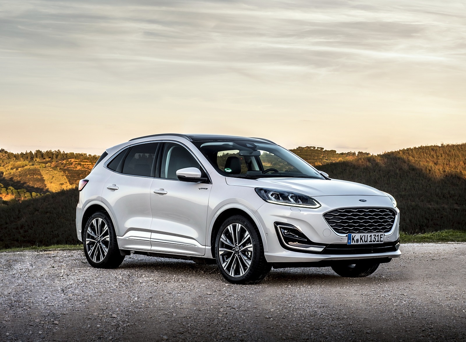 2020 Ford Kuga Plug-In Hybrid Vignale Front Three-Quarter Wallpapers #8 of 32