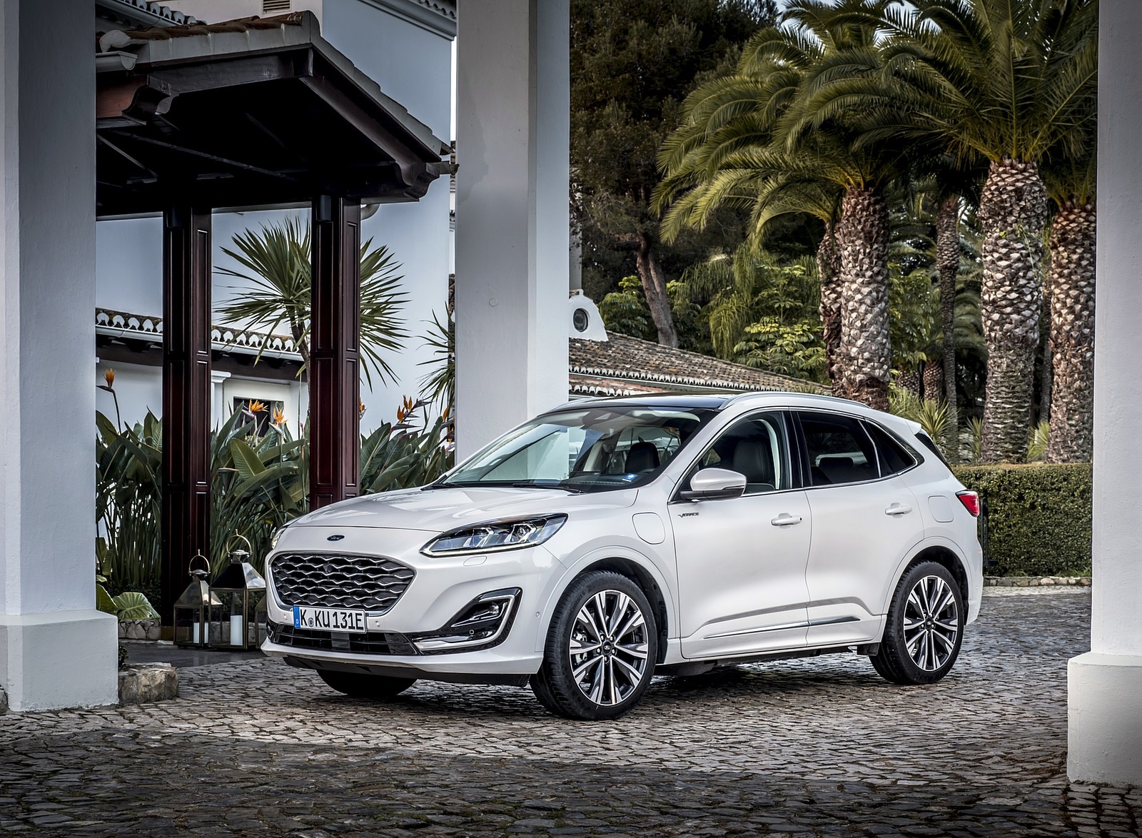 2020 Ford Kuga Plug-In Hybrid Vignale Front Three-Quarter Wallpapers (5)