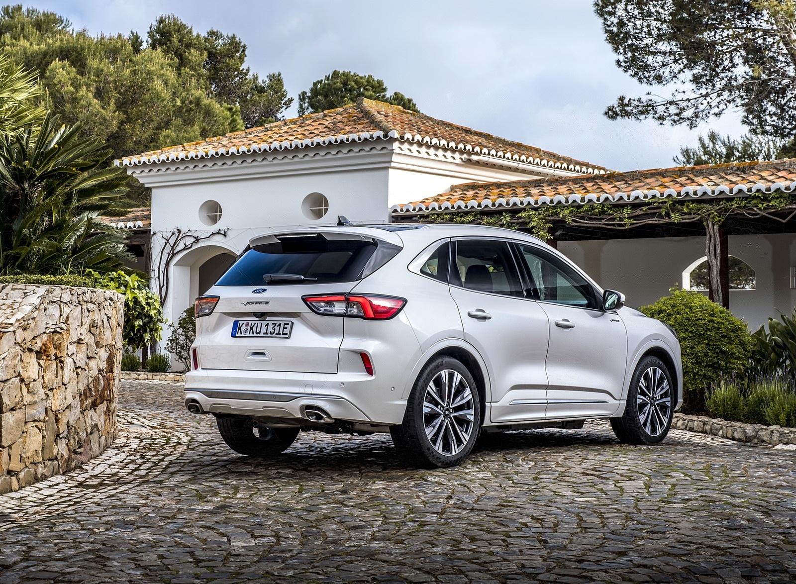 2020 Ford Kuga Plug-In Hybrid Vignale Rear Three-Quarter Wallpapers (6)