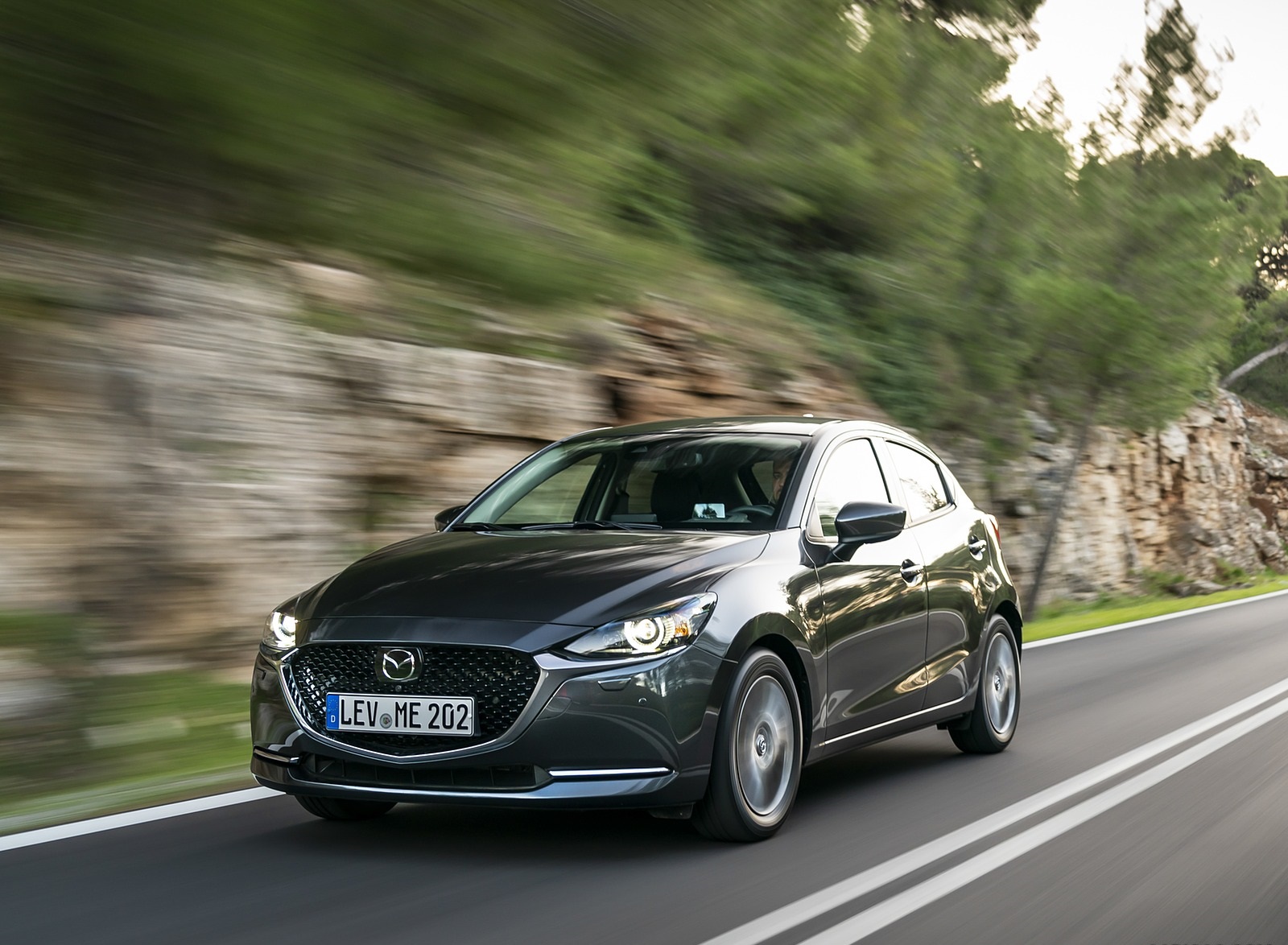2020 Mazda2 (Color: Machine Grey) Front Three-Quarter Wallpapers #110 of 180