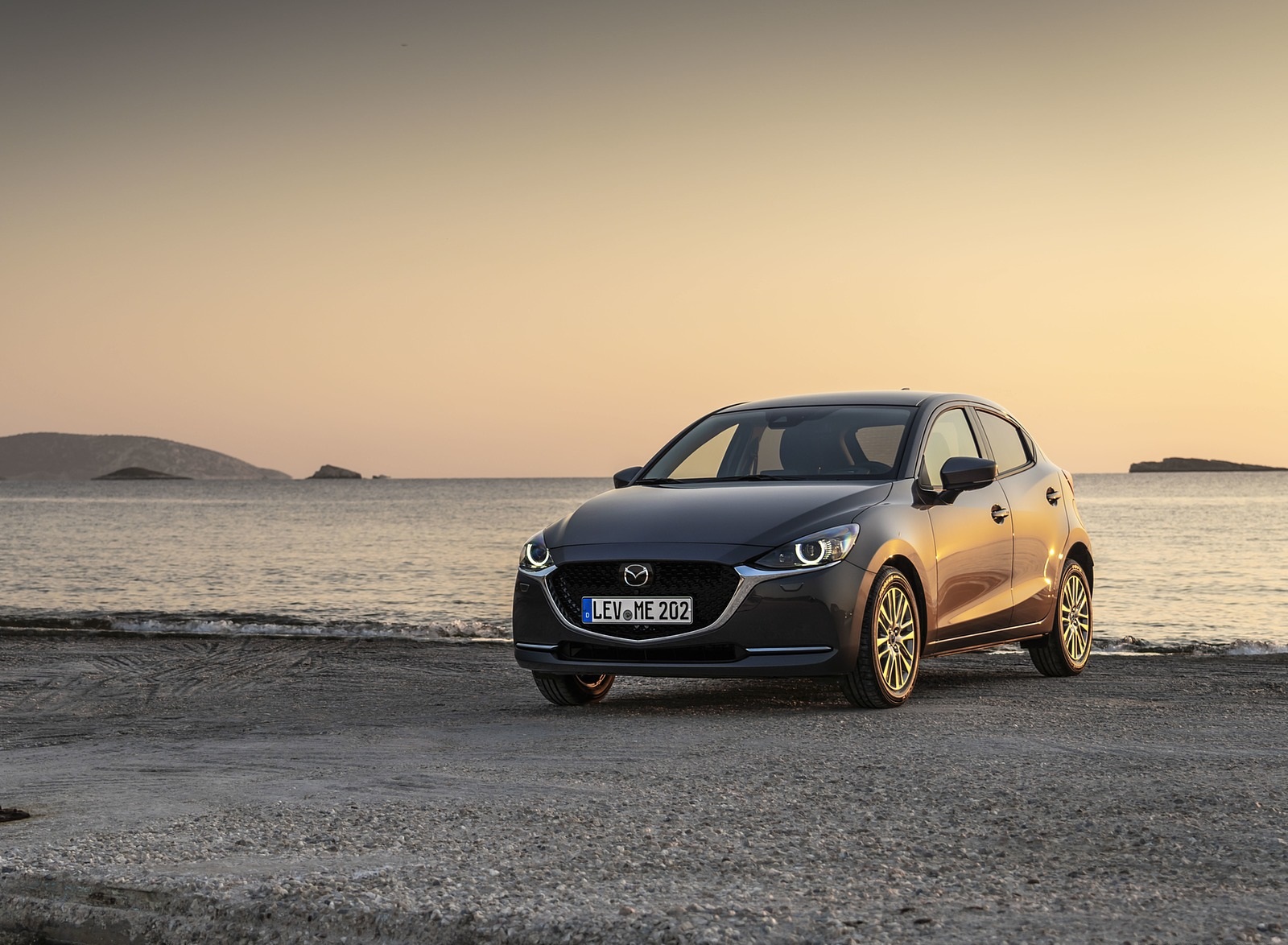 2020 Mazda2 (Color: Machine Grey) Front Three-Quarter Wallpapers #148 of 180