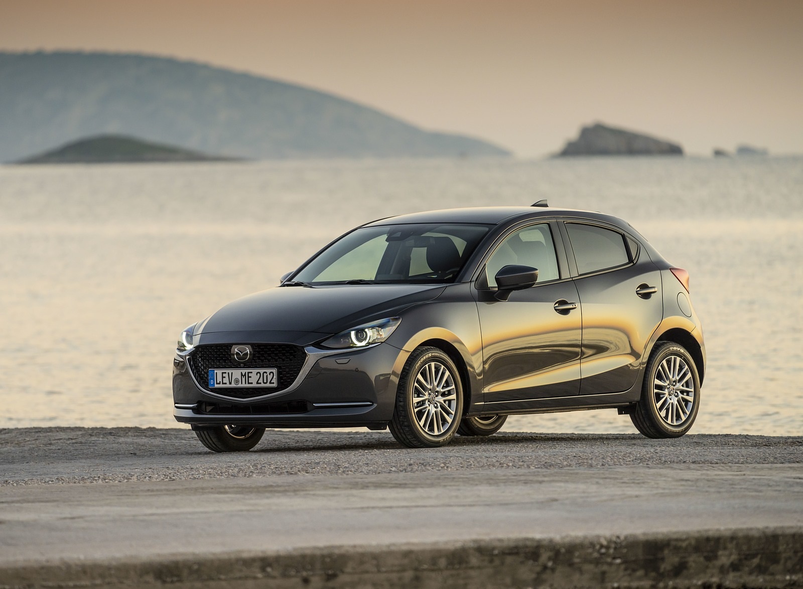 2020 Mazda2 (Color: Machine Grey) Front Three-Quarter Wallpapers #150 of 180