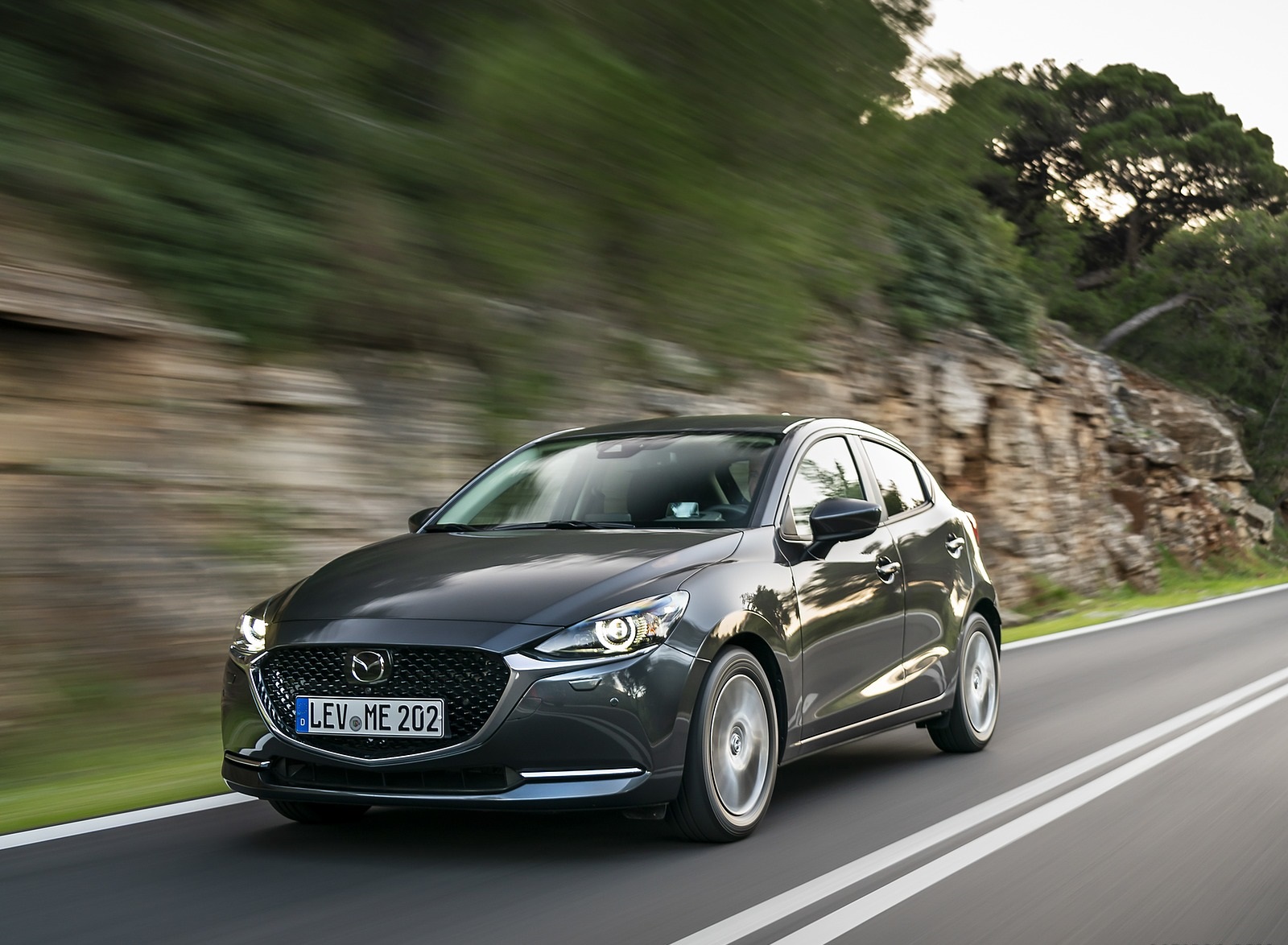 2020 Mazda2 (Color: Machine Grey) Front Three-Quarter Wallpapers #114 of 180