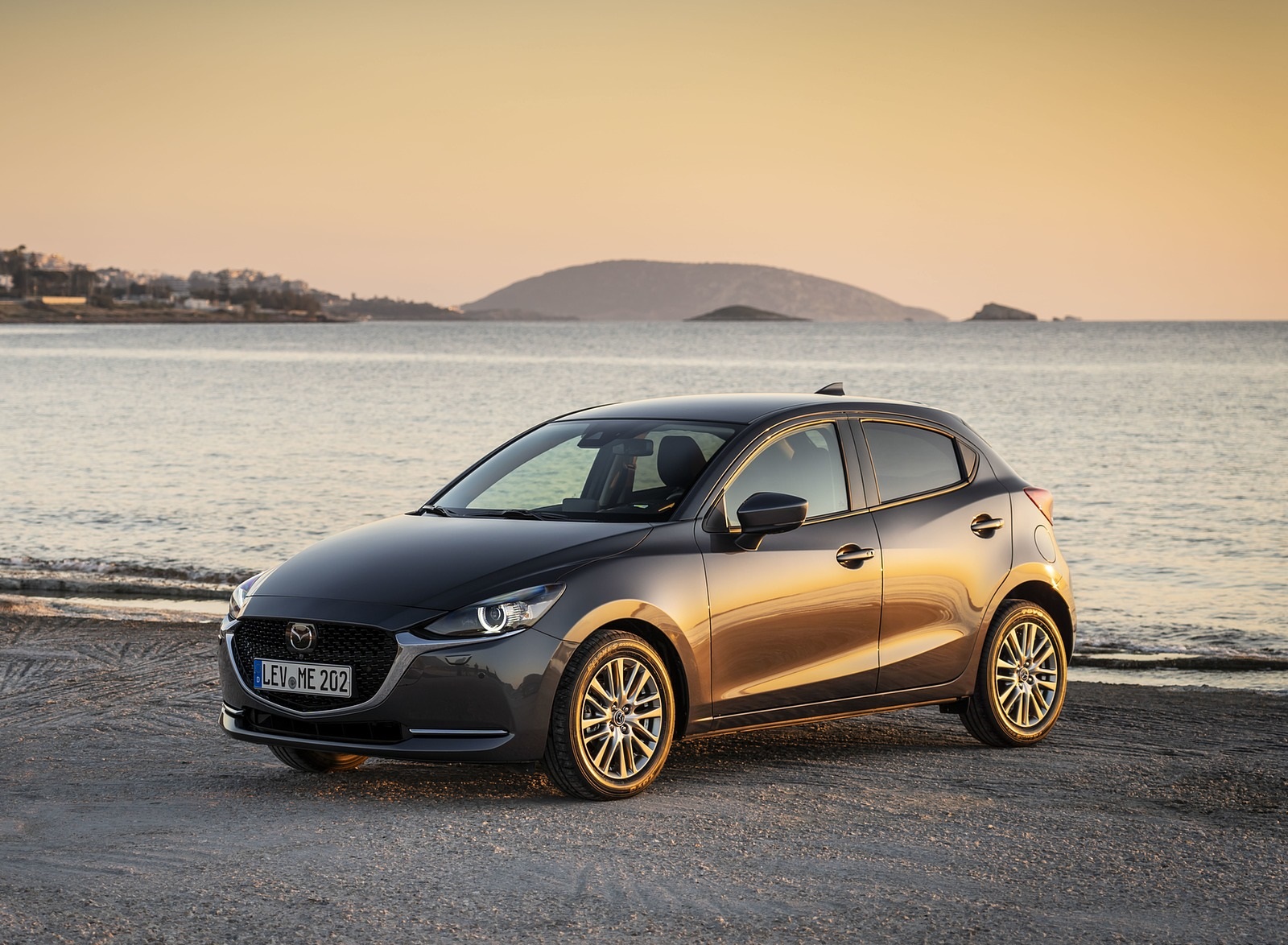 2020 Mazda2 (Color: Machine Grey) Front Three-Quarter Wallpapers #153 of 180