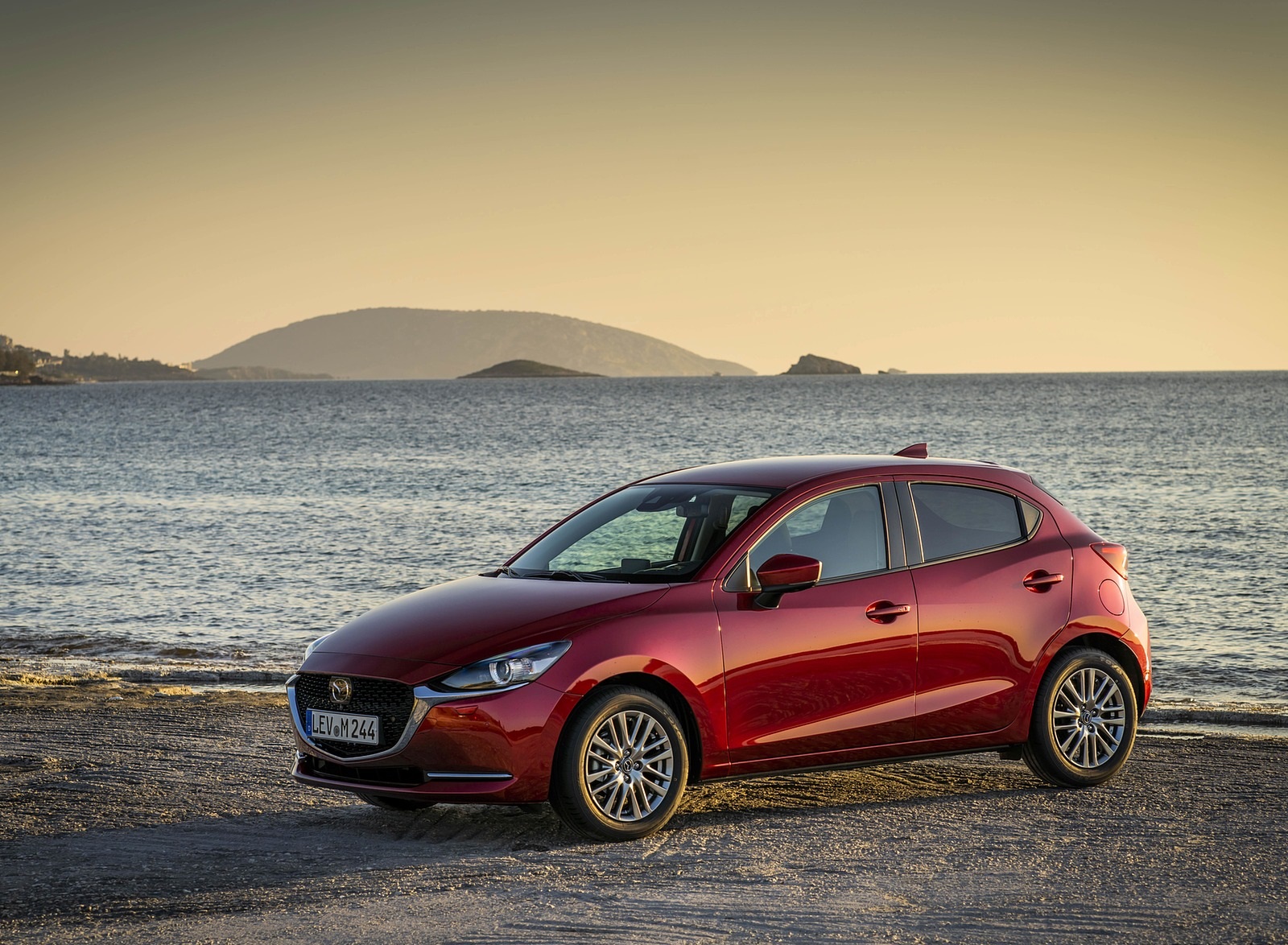 2020 Mazda2 (Color: Red Crystal) Front Three-Quarter Wallpapers #57 of 180