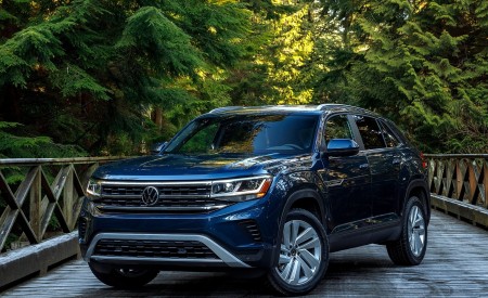 2020 Volkswagen Atlas Cross Sport SE with Technology (Color: Tourmaline Blue) Front Three-Quarter Wallpapers 450x275 (7)
