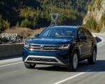 2020 Volkswagen Atlas Cross Sport SE with Technology (Color: Tourmaline Blue) Front Three-Quarter Wallpapers 150x120 (1)