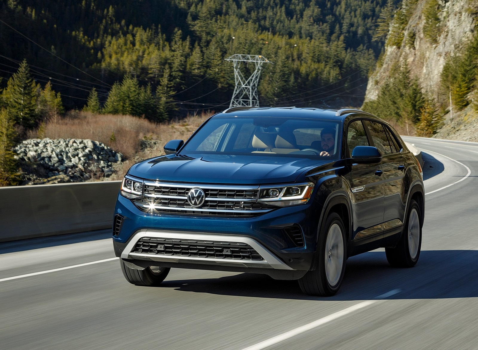 2020 Volkswagen Atlas Cross Sport SE with Technology (Color: Tourmaline Blue) Front Three-Quarter Wallpapers (1)