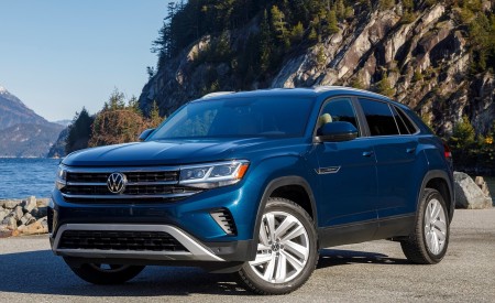 2020 Volkswagen Atlas Cross Sport SE with Technology (Color: Tourmaline Blue) Front Three-Quarter Wallpapers 450x275 (8)