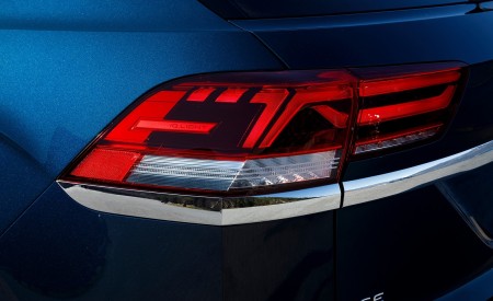 2020 Volkswagen Atlas Cross Sport SE with Technology (Color: Tourmaline Blue) Tail Light Wallpapers 450x275 (16)
