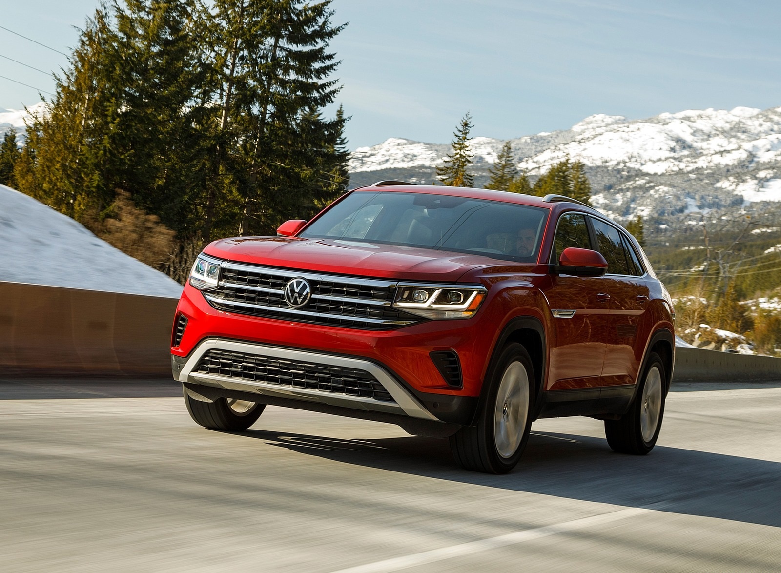 2020 Volkswagen Atlas Cross Sport SEL (Color: Aurora Red) Front Three-Quarter Wallpapers #51 of 80