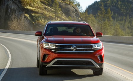 2020 Volkswagen Atlas Cross Sport SEL (Color: Aurora Red) Front Wallpapers 450x275 (56)