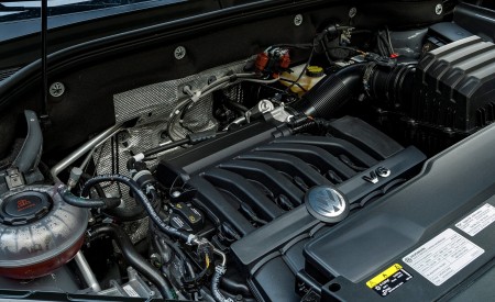 2020 Volkswagen Atlas Cross Sport SEL Premium R Line (Color: Pure Gray) Engine Wallpapers 450x275 (35)