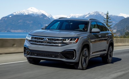 2020 Volkswagen Atlas Cross Sport SEL Premium R Line (Color: Pure Gray) Front Three-Quarter Wallpapers 450x275 (1)